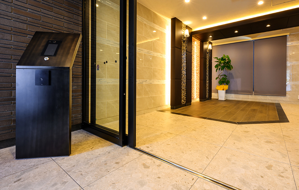 レーヴグランディ銘苅新都心Ⅲ　エントランスアプローチ